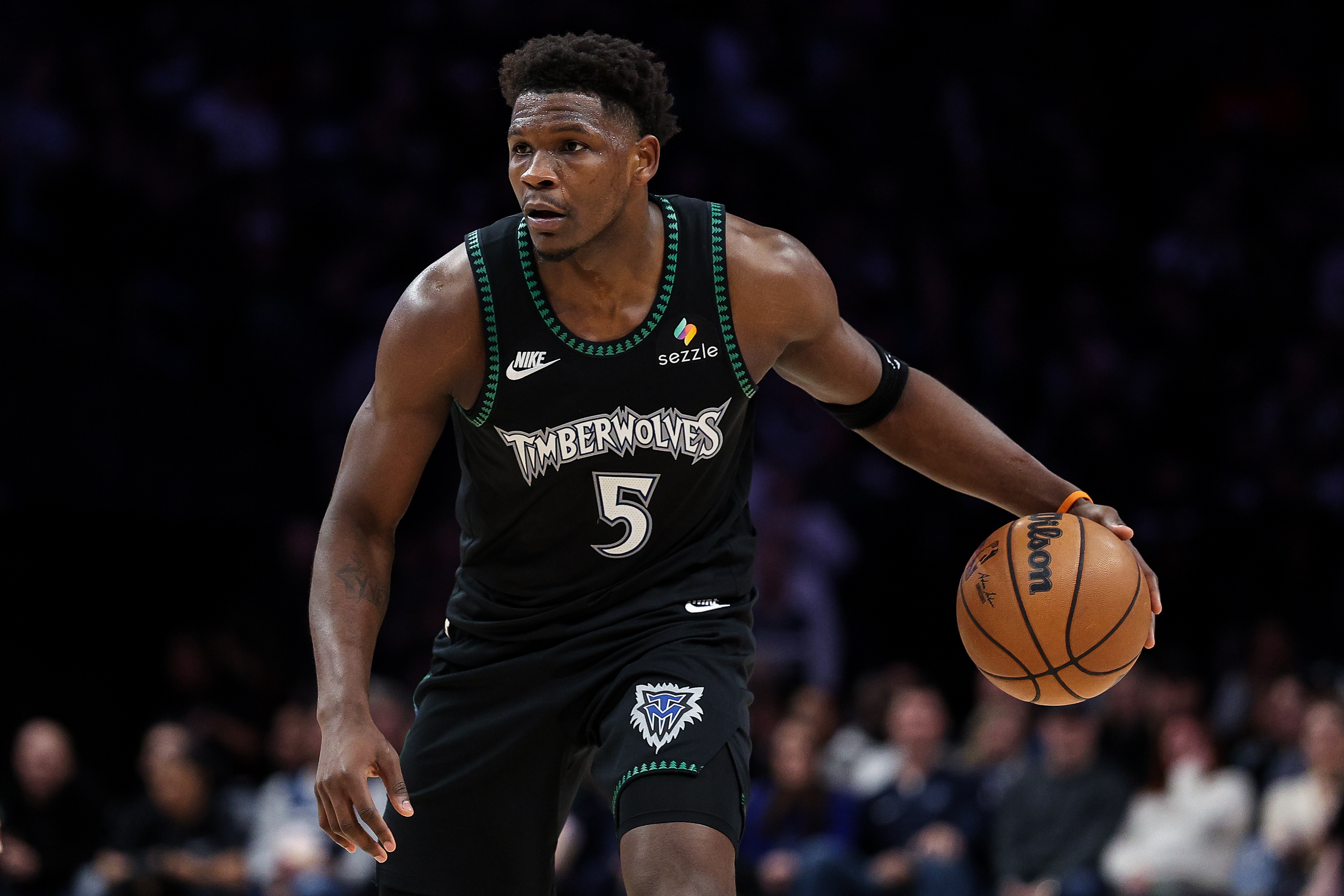 体育娱乐-媒体人：爱德华兹的关键时刻阅读比之前好 进攻端更自信了