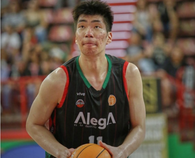 开云体育-余嘉豪留洋14+6+2帽：难阻球队惜败 近5战全上双场均13+6